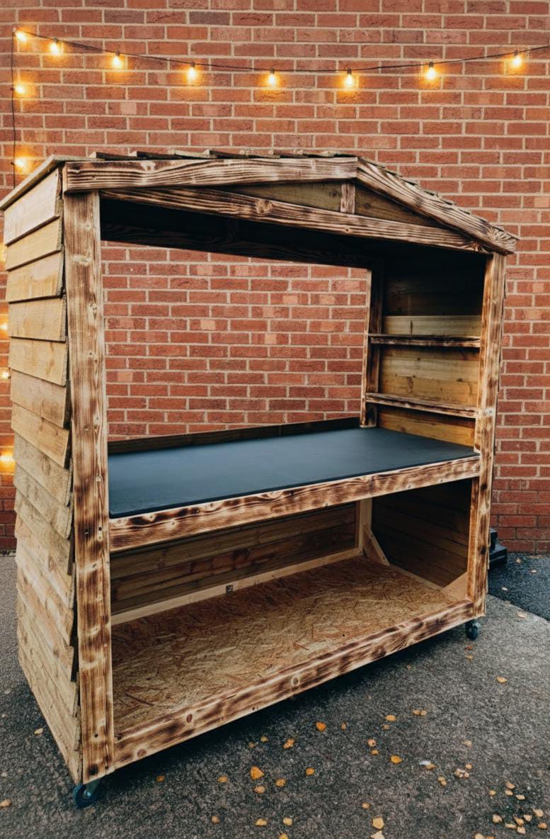 Wooden Market Stand / Minibar